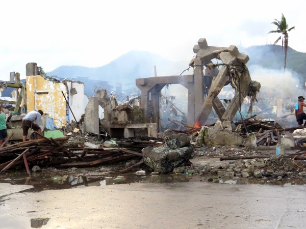 V&agrave;i Ghi Nhận Sau Chuyến Thăm Người D&acirc;n Ở Tacloban &ndash; Philippines Sau B&atilde;o Hải Yến 8/11/2013