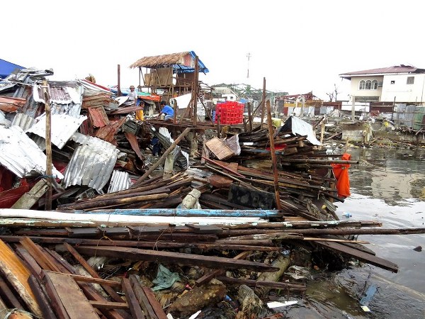 V&agrave;i Ghi Nhận Sau Chuyến Thăm Người D&acirc;n Ở Tacloban &ndash; Philippines Sau B&atilde;o Hải Yến 8/11/2013