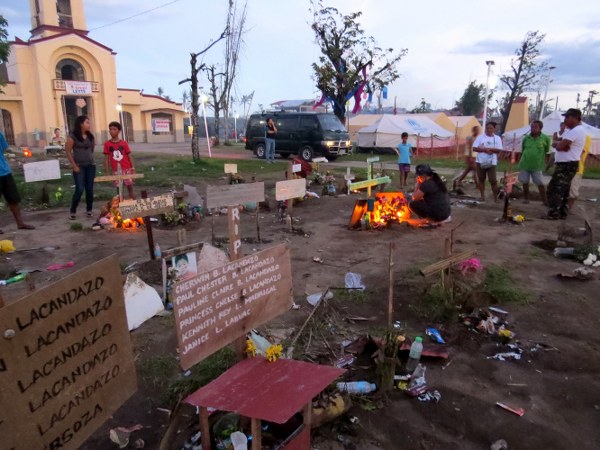 V&agrave;i Ghi Nhận Sau Chuyến Thăm Người D&acirc;n Ở Tacloban &ndash; Philippines Sau B&atilde;o Hải Yến 8/11/2013