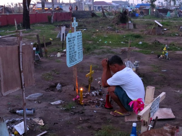 V&agrave;i Ghi Nhận Sau Chuyến Thăm Người D&acirc;n Ở Tacloban &ndash; Philippines Sau B&atilde;o Hải Yến 8/11/2013