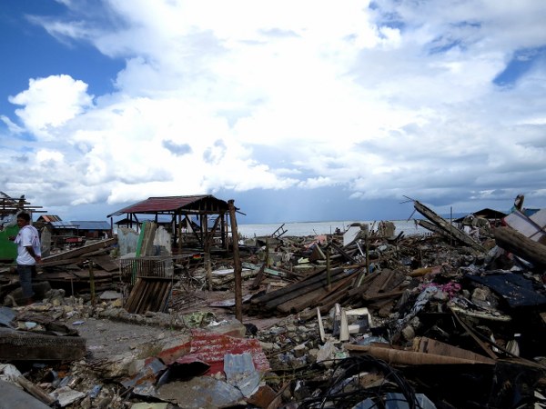 V&agrave;i Ghi Nhận Sau Chuyến Thăm Người D&acirc;n Ở Tacloban &ndash; Philippines Sau B&atilde;o Hải Yến 8/11/2013