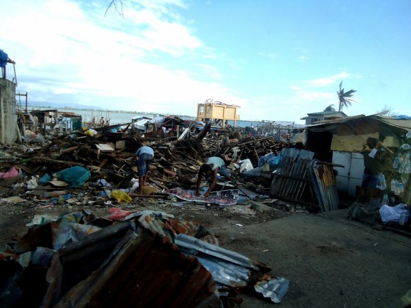 V&agrave;i Ghi Nhận Sau Chuyến Thăm Người D&acirc;n Ở Tacloban &ndash; Philippines Sau B&atilde;o Hải Yến 8/11/2013