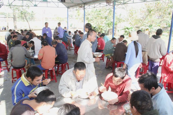 BỮA ĂN CUỐI NĂM (AL) CHO NGƯỜI T&Acirc;M THẦN TẠI QUẢNG NAM.
