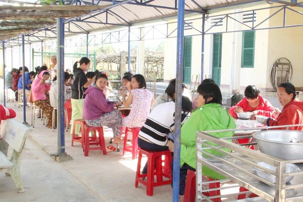 BỮA ĂN CUỐI NĂM (AL) CHO NGƯỜI T&Acirc;M THẦN TẠI QUẢNG NAM.