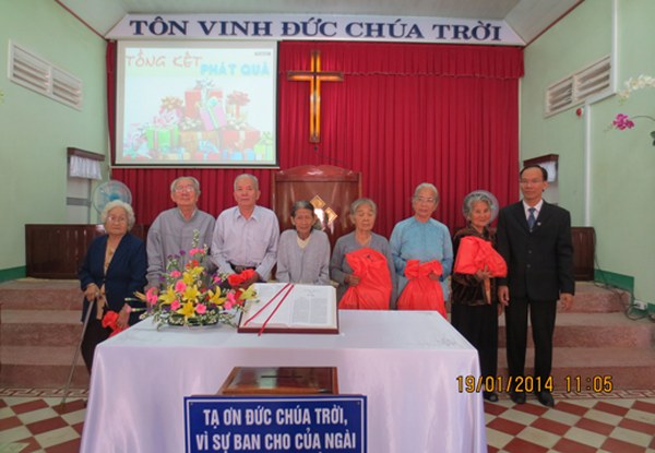 HỘI TH&Aacute;NH CHỢ L&Aacute;CH PH&Aacute;T ĐỘNG CHƯƠNG TR&Igrave;NH QU&Agrave; Y&Ecirc;U THƯƠNG