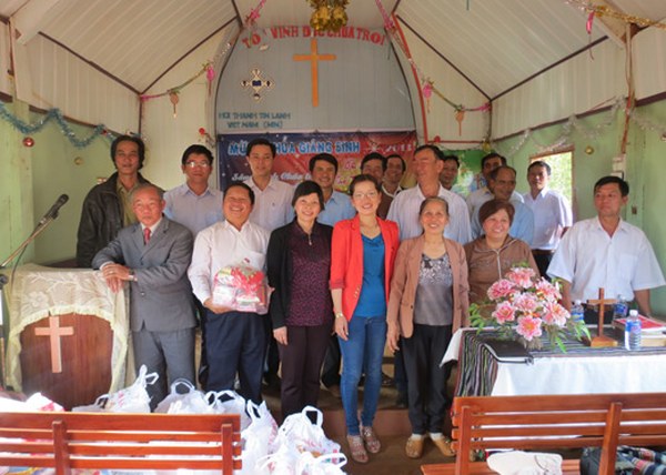 TỈNH ĐĂK NÔNG: QUÀ YÊU THƯƠNG ĐẾN VỚI BỆNH NHÂN PHONG