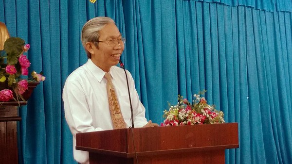PHÁT QUÀ CHO NGƯỜI NGHÈO TẠI PHƯỜNG 14, QUẬN 10, NHÂN DỊP TẾT GIÁP NGỌ 2014.