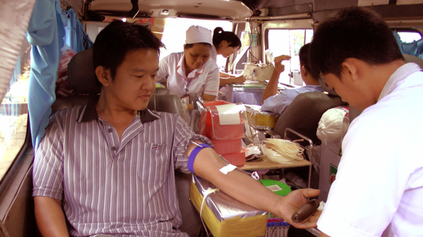 HIẾN M&Aacute;U NH&Acirc;N ĐẠO TẠI NH&Agrave; THỜ TIN L&Agrave;NH T&Ocirc; HIẾN TH&Agrave;NH