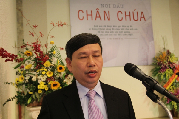 Mục sư Tổng thư k&yacute; b&aacute;o c&aacute;o về Hội Đồng Bồi Linh