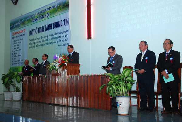 LỄ TẤN PHONG MỤC SƯ TẠI NH&Agrave; THỜ PLEI BRENG, TỈNH GIA LAI