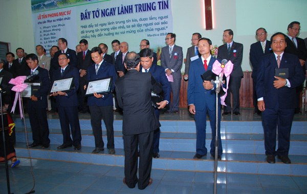 LỄ TẤN PHONG MỤC SƯ TẠI NH&Agrave; THỜ PLEI BRENG, TỈNH GIA LAI