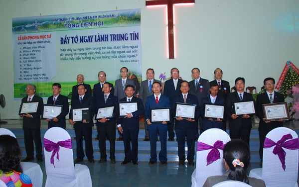 LỄ TẤN PHONG MỤC SƯ TẠI NH&Agrave; THỜ PLEI BRENG, TỈNH GIA LAI