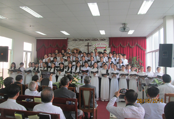 LỄ BẾ GIẢNG NĂM HỌC 2014 TẠI VIỆN TH&Aacute;NH KINH THẦN HỌC