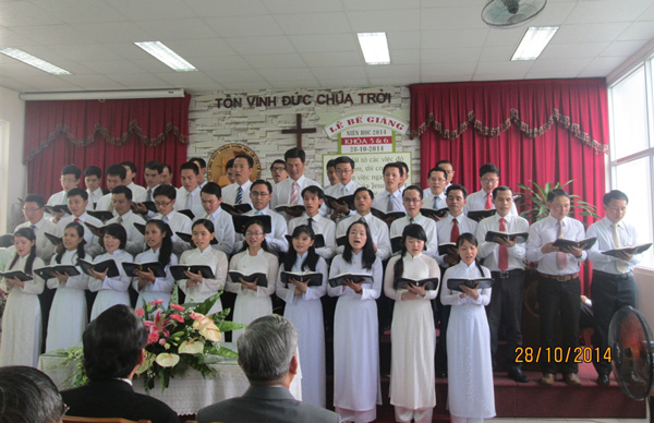 LỄ BẾ GIẢNG NĂM HỌC 2014 TẠI VIỆN TH&Aacute;NH KINH THẦN HỌC
