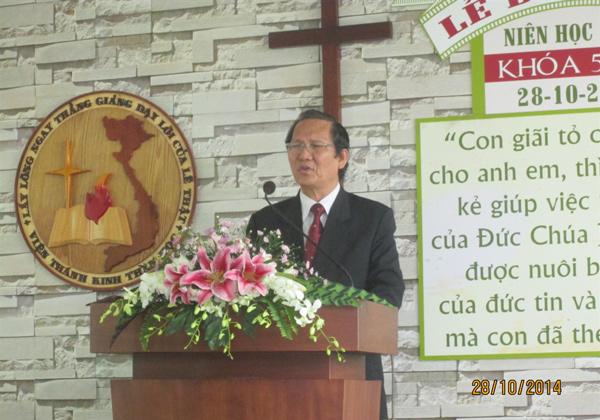 LỄ BẾ GIẢNG NĂM HỌC 2014 TẠI VIỆN TH&Aacute;NH KINH THẦN HỌC