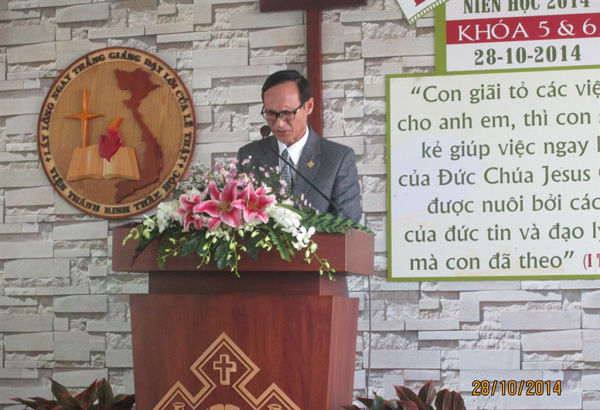 LỄ BẾ GIẢNG NĂM HỌC 2014 TẠI VIỆN TH&Aacute;NH KINH THẦN HỌC