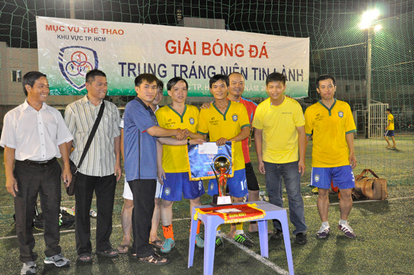 GIẢI B&Oacute;NG Đ&Aacute; TRUNG TR&Aacute;NG NI&Ecirc;N TIN L&Agrave;NH KHU VỰC TP. HCM