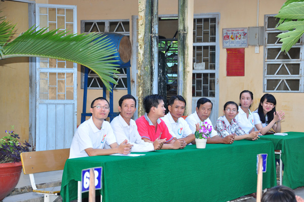 HỘI THÁNH KẾ SÁCH TRAO HỌC BỔNG CHO HỌC SINH TRONG HUYỆN KẾ SÁCH