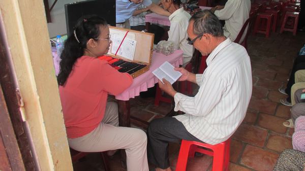 CHƯƠNG TR&Igrave;NH Đ&Ocirc;I MẮT S&Aacute;NG Ở HỘI TH&Aacute;NH VĨNH CH&Acirc;U, S&Oacute;C TRĂNG.