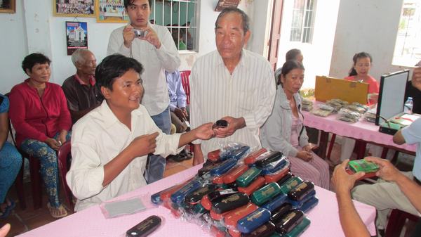 CHƯƠNG TR&Igrave;NH Đ&Ocirc;I MẮT S&Aacute;NG Ở HỘI TH&Aacute;NH VĨNH CH&Acirc;U, S&Oacute;C TRĂNG.