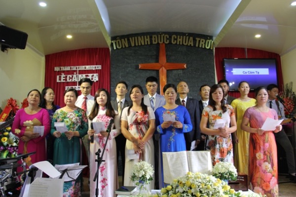 Lễ Cảm Tạ V&agrave; Cung Hiến Tại HTTL M&oacute;ng C&aacute;i