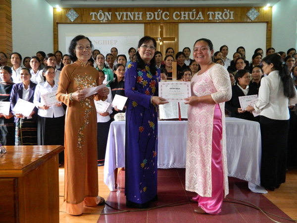 TỔNG KẾT KHÓA HỌC NGƯỜI NỮ TRONG NHÀ CHÚA TẠI GIA LAI