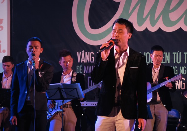 Hơn 25 thân hữu tiếp nhận Chúa qua đêm Truyền giảng “Bài Ca Chiến Thắng”
