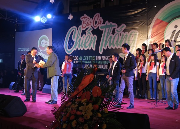 Hơn 25 thân hữu tiếp nhận Chúa qua đêm Truyền giảng “Bài Ca Chiến Thắng”
