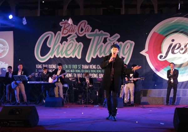 Hơn 25 thân hữu tiếp nhận Chúa qua đêm Truyền giảng “Bài Ca Chiến Thắng”