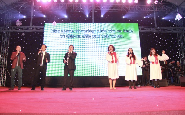105 Th&acirc;n hữu tiếp nhận Ch&uacute;a trong đ&ecirc;m Gi&aacute;ng Sinh tại HTTL H&agrave; Nội