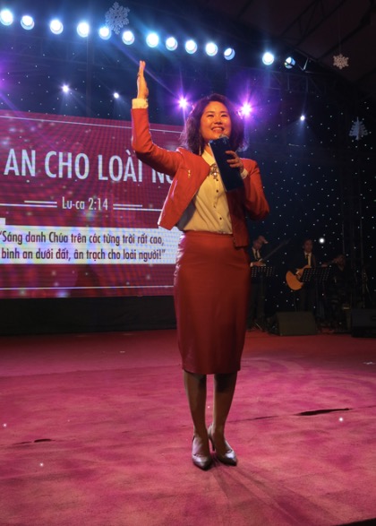 105 Th&acirc;n hữu tiếp nhận Ch&uacute;a trong đ&ecirc;m Gi&aacute;ng Sinh tại HTTL H&agrave; Nội