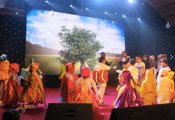 105 Th&acirc;n hữu tiếp nhận Ch&uacute;a trong đ&ecirc;m Gi&aacute;ng Sinh tại HTTL H&agrave; Nội