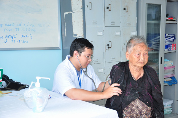 HỘI THÁNH KẾ SÁCH THỰC HIỆN KHÁM BỆNH TỪ THIỆN TẠI XÃ KẾ AN
