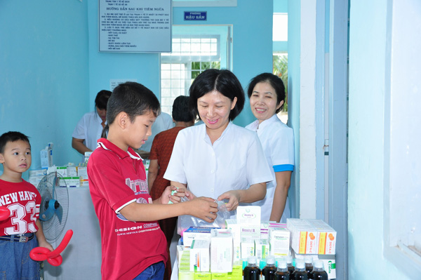 HỘI THÁNH KẾ SÁCH THỰC HIỆN KHÁM BỆNH TỪ THIỆN TẠI XÃ KẾ AN
