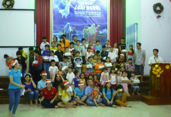 HOẠT ĐỘNG TỪ THIỆN NH&Acirc;N DỊP GI&Aacute;NG SINH 2014 CỦA HỘI TH&Aacute;NH V&Otilde; ĐẮT