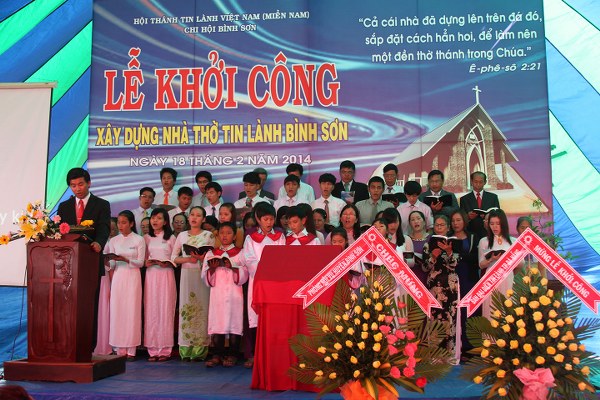 khởi c&ocirc;ng x&acirc;y dựng nh&agrave; thờ b&igrave;nh sơn