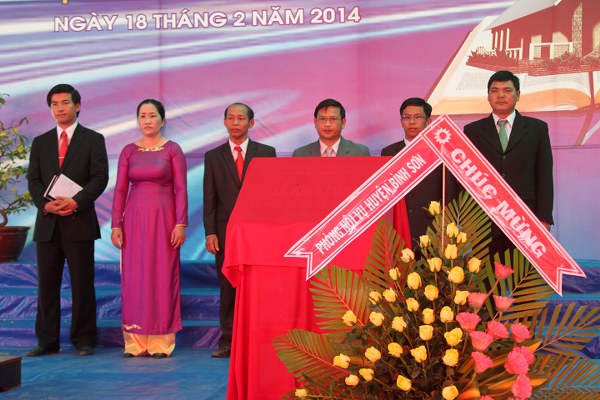 khởi c&ocirc;ng x&acirc;y dựng nh&agrave; thờ b&igrave;nh sơn