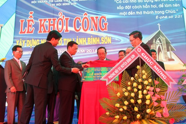 khởi c&ocirc;ng x&acirc;y dựng nh&agrave; thờ b&igrave;nh sơn