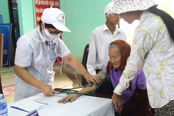 KH&Aacute;M BỆNH PH&Aacute;T THUỐC MIỄN PH&Iacute; CHO ĐỒNG B&Agrave;O TẠI TỈNH QUẢNG NAM