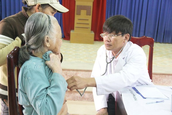 KH&Aacute;M BỆNH PH&Aacute;T THUỐC MIỄN PH&Iacute; CHO ĐỒNG B&Agrave;O TẠI TỈNH QUẢNG NAM