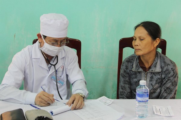 KH&Aacute;M BỆNH PH&Aacute;T THUỐC MIỄN PH&Iacute; CHO ĐỒNG B&Agrave;O TẠI TỈNH QUẢNG NAM