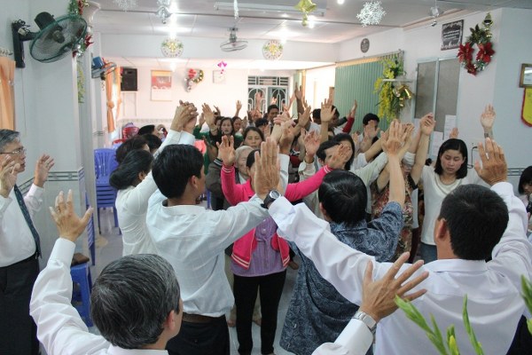 BAN ĐIỀU H&Agrave;NH HT PH&Uacute;C &Acirc;M TO&Agrave;N VẸN VN BỒI LINH THĂM VIẾNG C&Aacute;C GI&Aacute;O HẠT MIỀN TRUNG.