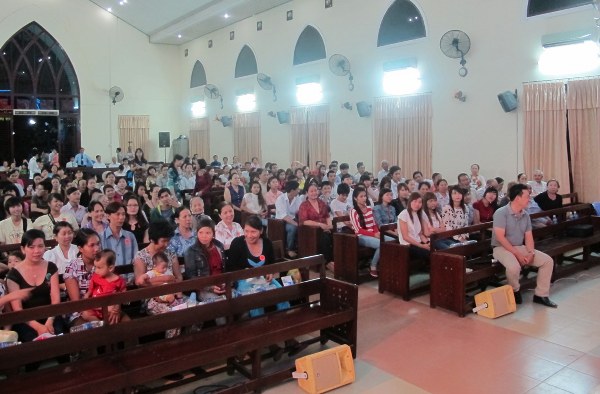 HỘI TH&Aacute;NH THỦ ĐỨC: 66 NGƯỜI TIN CH&Uacute;A TRONG Đ&Ecirc;M TRUYỀN GIẢNG