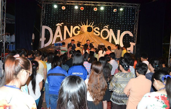 TRUYỀN GIẢNG THƯƠNG KH&Oacute; &ndash; PHỤC SINH TẠI HỘI TH&Aacute;NH QUỚI SƠN, BẾN TRE