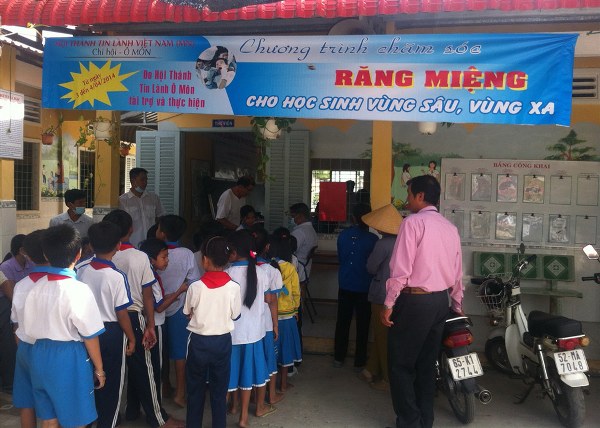 CẦN THƠ: HỘI THÁNH Ô MÔN VỚI CHƯƠNG TRÌNH CHĂM SÓC RĂNG MIỆNG