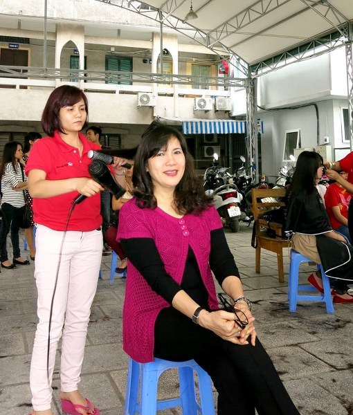 Hội Thánh Hà Nội cắt tóc từ thiện