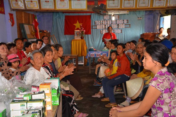 KH&Aacute;M BỆNH CHO NGƯỜI D&Acirc;N TẠI HUYỆN VẠN NINH, KH&Aacute;NH H&Ograve;A