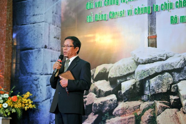 ruyền giảng phục sinh nh&agrave; thờ kh&aacute;nh hội