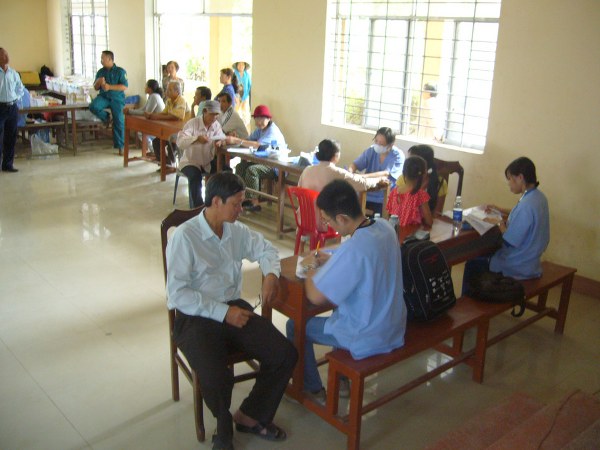 KH&Aacute;M BỆNH TỪ THIỆN TẠI X&Atilde; XU&Acirc;N H&Ograve;A, S&Oacute;C TRĂNG.