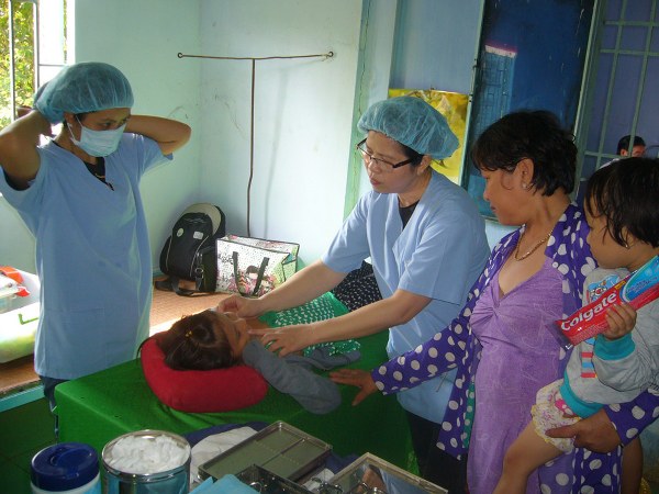 KH&Aacute;M BỆNH TỪ THIỆN TẠI X&Atilde; XU&Acirc;N H&Ograve;A, S&Oacute;C TRĂNG.
